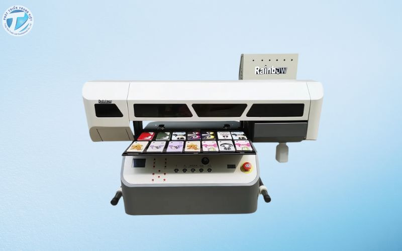 Máy in ốp điện thoại là thiết bị chuyên dụng giúp in hình ảnh lên bề mặt ốp điện thoại